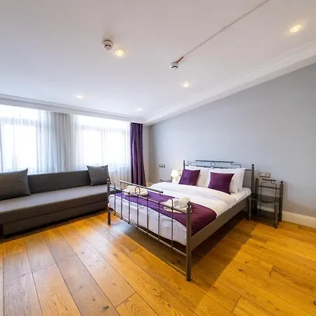 Hotel Frame & Suites *