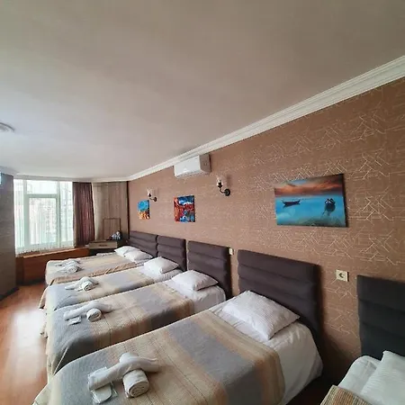 Omega Luxx Hotel 3*