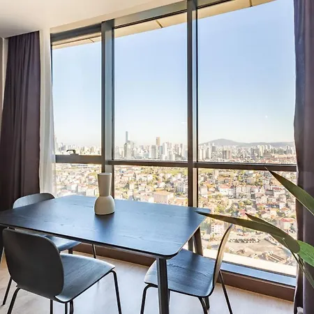 Charming Flat With Gorgeous City View In Atasehir 伊斯坦布尔