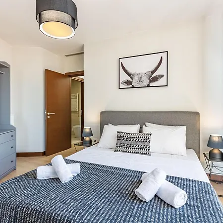 公寓 Charming Flat With Gorgeous City View In Atasehir *