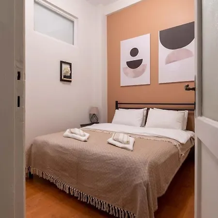 2br Historical & Spacious Apt. In Heart Of Taksim Daire İstanbul