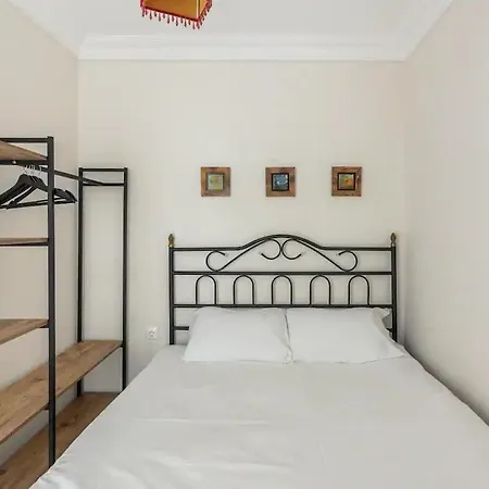 Istanbul'un Merkezinde Cevahir Avm Karsisi 1+1 Yeni Ev