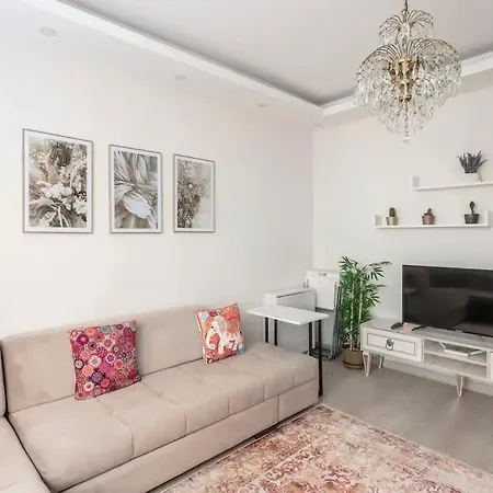 Istanbul'un Merkezinde Cevahir Avm Karsisi 1+1 Yeni Ev Apartment *