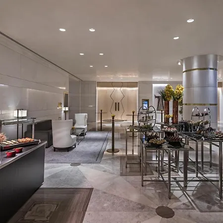Raffles Szálloda 5*