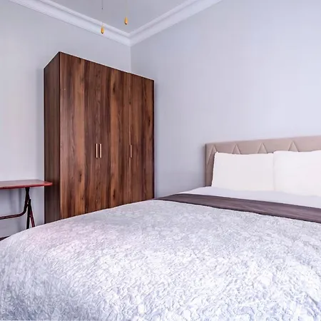 Sleek Flat 50 M To Bull Statue In Kadikoy 公寓 *