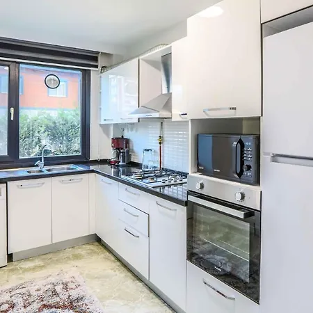 Flat With Balcony Close To Viaport Marina Tuzla דירה