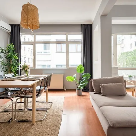 Amazing Flat Near Bagdat Street With Enticing Interior Design In Kadikoy Apartment *