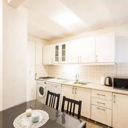 Beautiful 1 Bedroom Apt 400 Meter Taksim Square