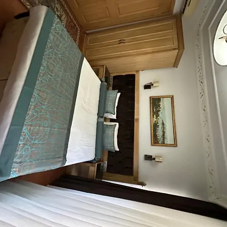 Blue Tuana Old City Hotel 3*