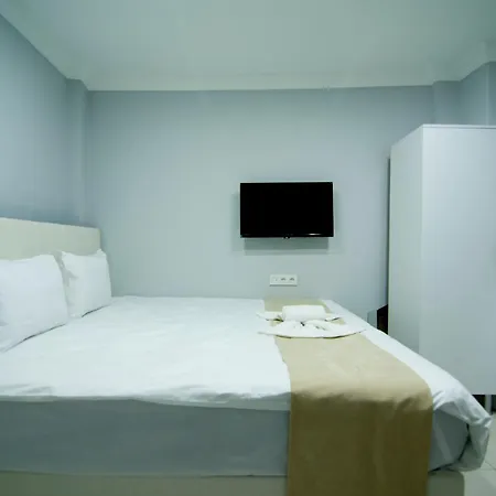 Palace 3*