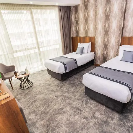 Airport Express Hotell 4*