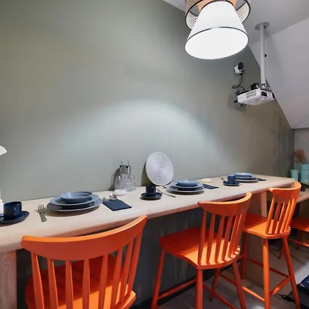 Artful W/projector In Beyoglu, Cihangir Apartment