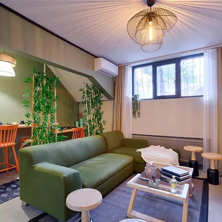 Artful W/projector In Beyoglu, Cihangir Apartment *
