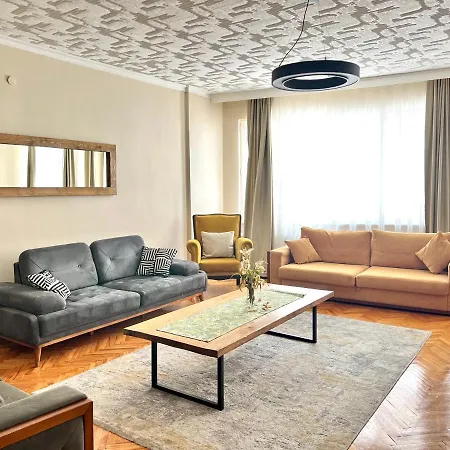 Spacious And New Family *