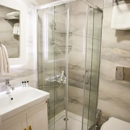 Istanburg Efes Otel 2*