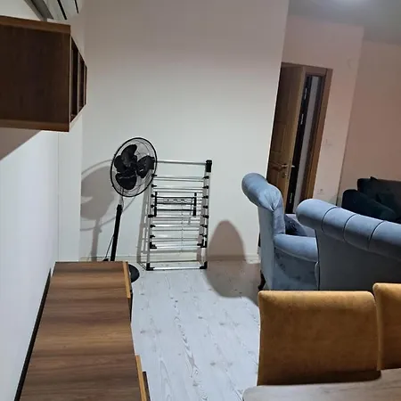 4,e Aksemsettin Mh Sari Abdullah Efendi Sk 11 N 1,2,3 Istanbul
