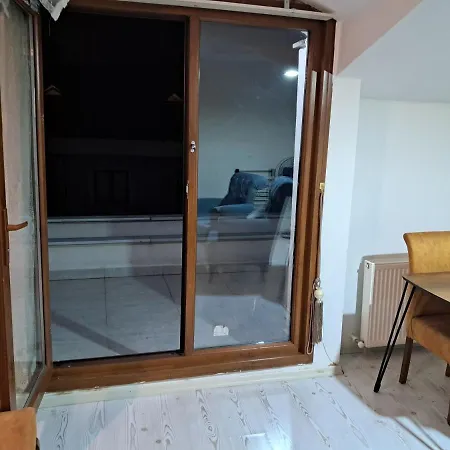 Apartment 4,e Aksemsettin Mh Sari Abdullah Efendi Sk 11 N 1,2,3 Istanbul