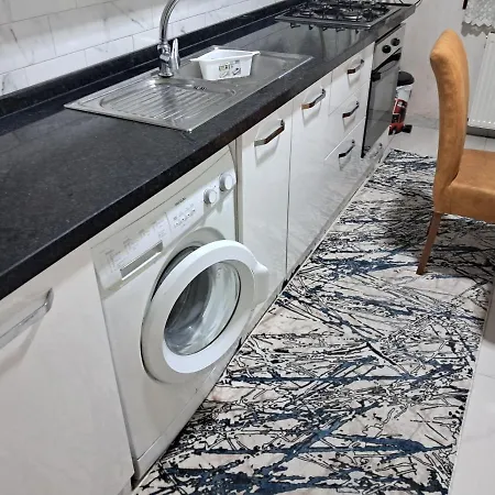 Apartment 4,e Aksemsettin Mh Sari Abdullah Efendi Sk 11 N 1,2,3 Istanbul