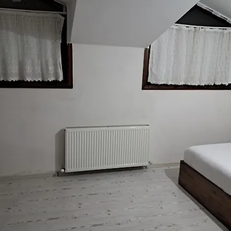 Apartment 4,e Aksemsettin Mh Sari Abdullah Efendi Sk 11 N 1,2,3 Istanbul