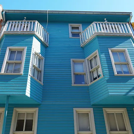 Tilas - In 19th Century Wooden Townhouse,kadikoy