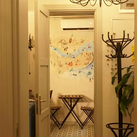 Tilas - In 19th Century Wooden Townhouse,kadikoy 酒店