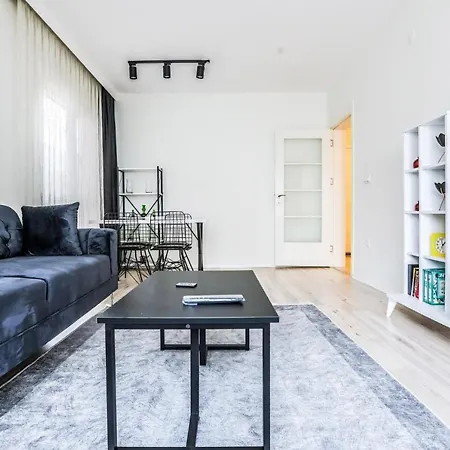 アパート Modern Flat With Balcony In Tuzla イスタンブール