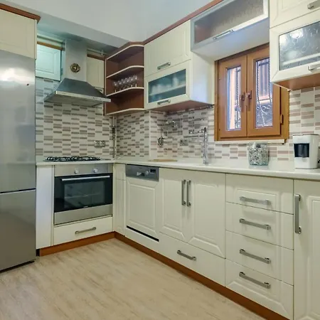 With Balcony Close To Taksim In Cihangir *