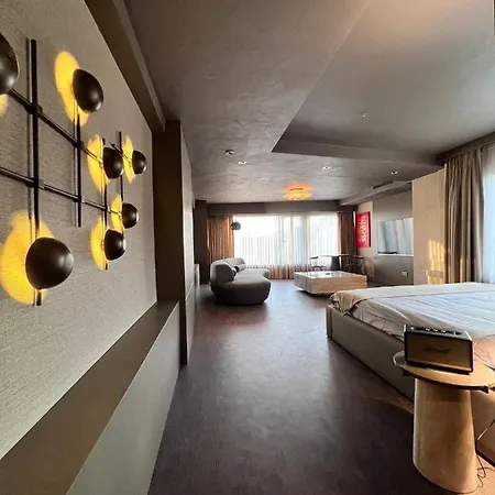 Root Karakoey Hotel