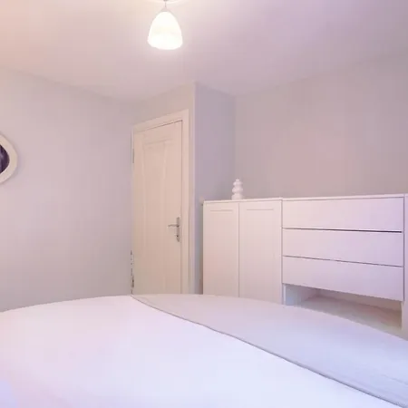 Colorful And Flat With Balcony In Kadikoy *