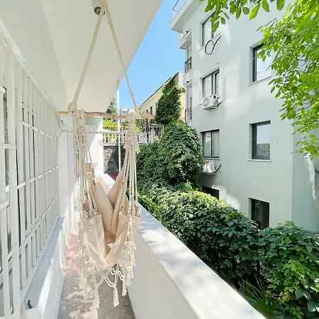 With Balcony Close To Taksim In Cihangir *