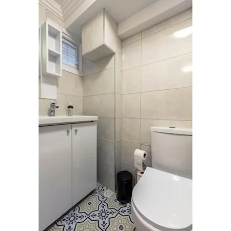 Historical 4-br Steps From Besiktas Stadium & Bosphorus Views - Prime Nisantasi Location! Apartamento Estambul