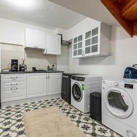 Historical 4-br Steps From Besiktas Stadium & Bosphorus Views - Prime Nisantasi Location! Apartamento