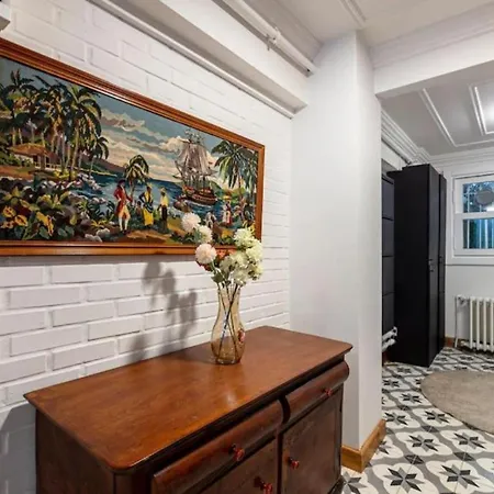 Apartamento Historical 4-br Steps From Besiktas Stadium & Bosphorus Views - Prime Nisantasi Location! *