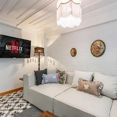 Historical 4-br Steps From Besiktas Stadium & Bosphorus Views - Prime Nisantasi Location! Apartamento