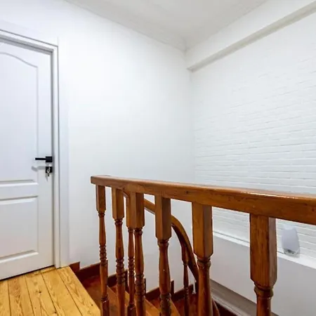 Historical 4-br Steps From Besiktas Stadium & Bosphorus Views - Prime Nisantasi Location! Apartamento *