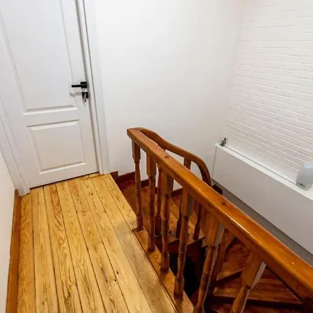 Historical 4-br Steps From Besiktas Stadium & Bosphorus Views - Prime Nisantasi Location! Apartamento Estambul