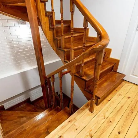 Apartamento Historical 4-br Steps From Besiktas Stadium & Bosphorus Views - Prime Nisantasi Location! *