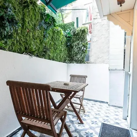 Historical 4-br Steps From Besiktas Stadium & Bosphorus Views - Prime Nisantasi Location! * Estambul