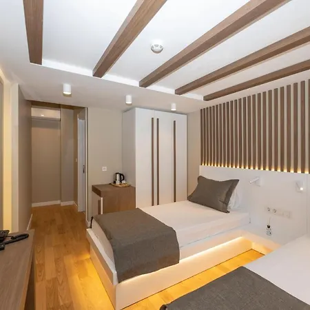 Hotel Grand *