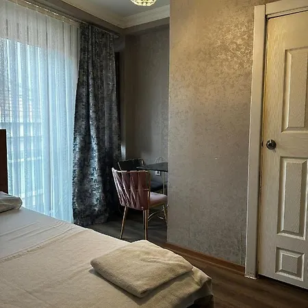 Eyuep Kral Small Istanbul