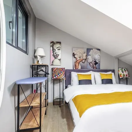 Centrally Located Flat With Balcony In Uskudar