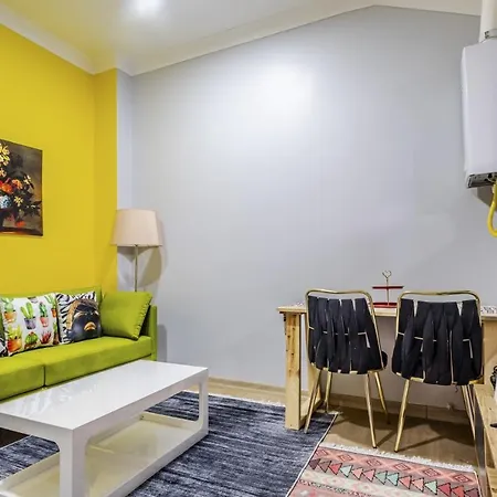 Апартаменты Centrally Located Flat With Balcony In Uskudar *