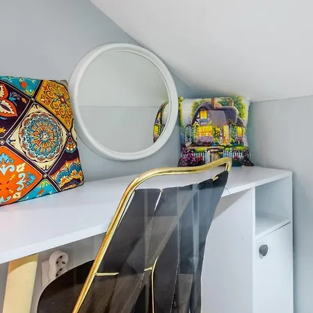 Centrally Located Flat With Balcony In Uskudar Стамбул