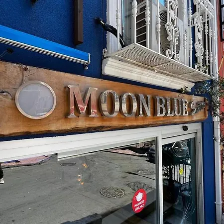 Moon Blue Aparthotel