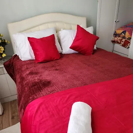 Two Bedroom Flat In The Garden At The Bosphorus Apartment *