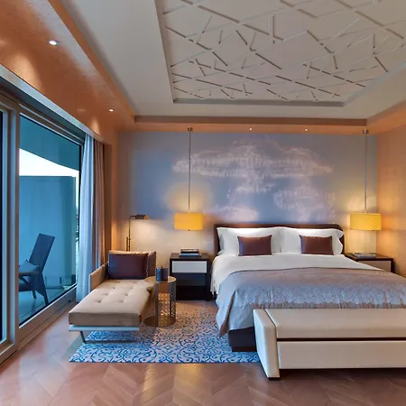 Raffles Hotel 5*