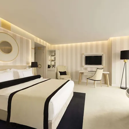 Hotell Ramada & Sisli 4*