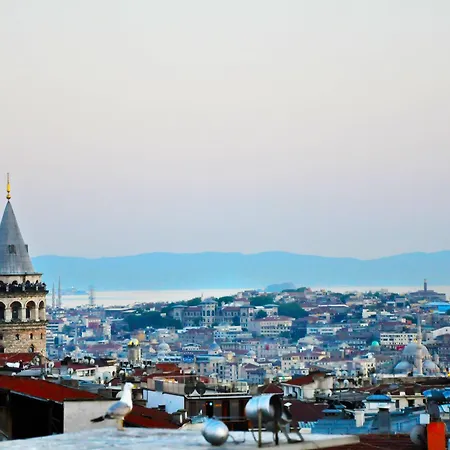 Hotel Elan Pera 3*