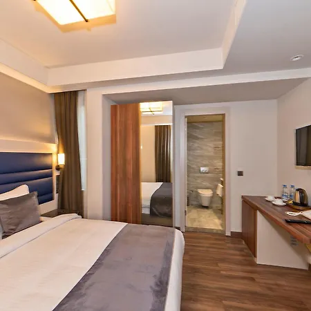 Hotel Golden Royal & 4*