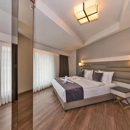 Hotel Golden Royal &